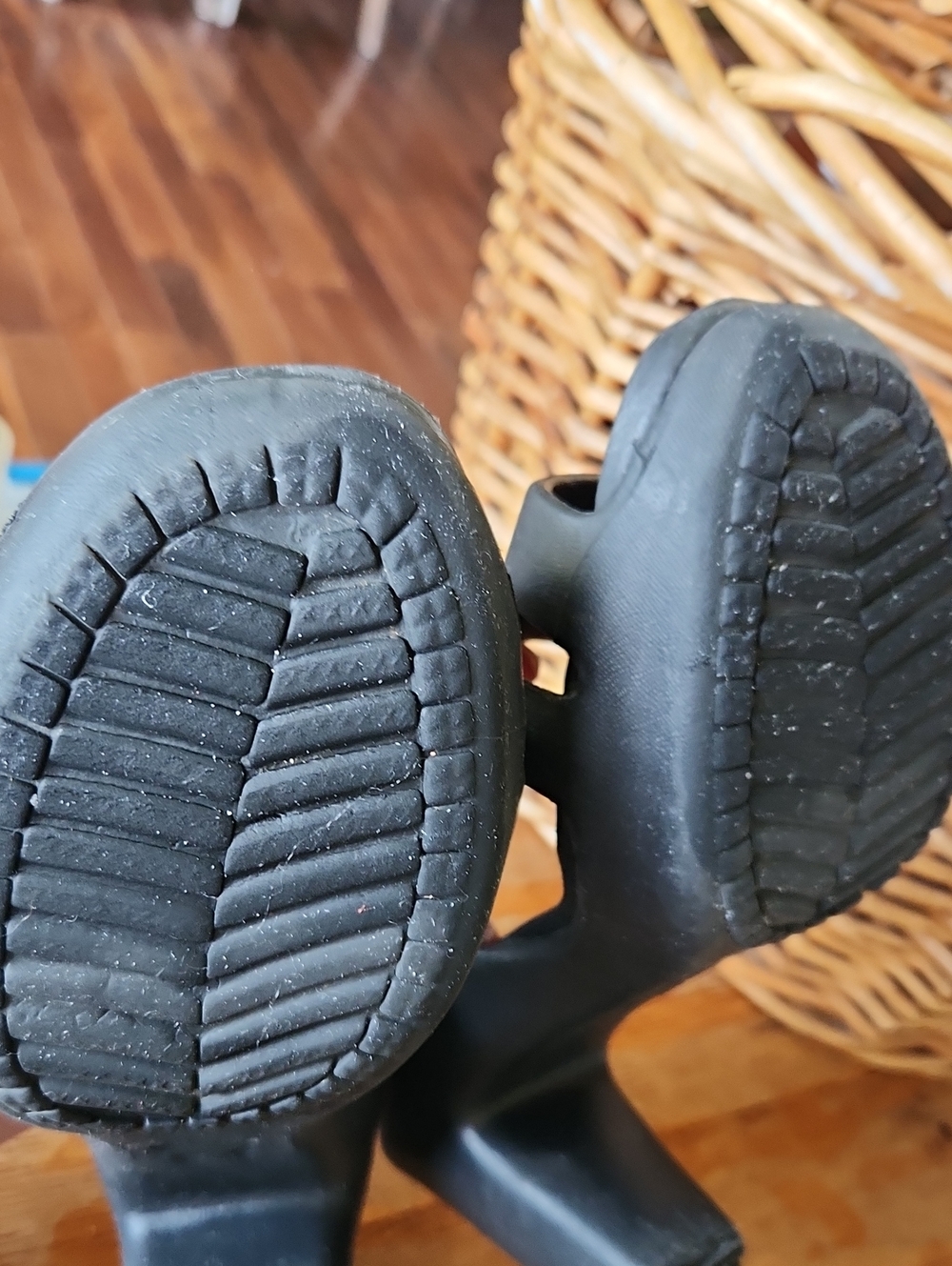 Crocs sz 9 Black Strappy Heel Sandals - Picture 12 of 14